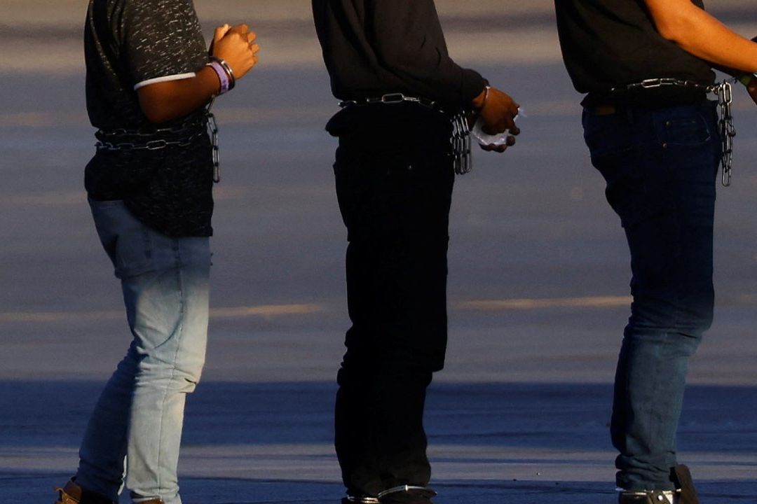 Las medidas aprobadas son respaldadas por el gobernador de Texas, el republicano Greg Abbott, quien ha implementado varias medidas para enfrentar la llegada de migrantes a través de la frontera