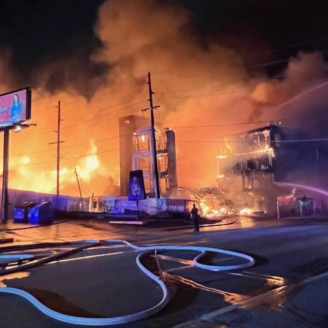 Un Bombero Herido Tras Incendio de Edificio Frente al Consulado de México en Denver