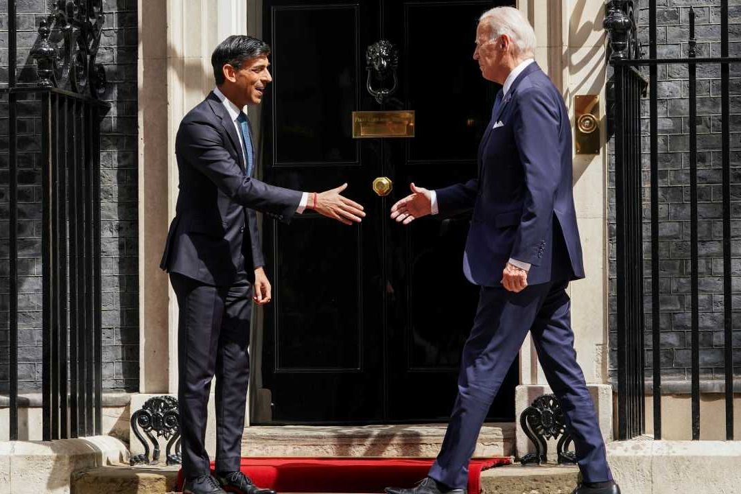 Biden Hace Escala en Downing Street de Camino a Cumbre de OTAN