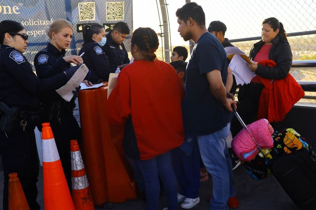 EUA amplía número de citas para solicitar asilo en App CBP One