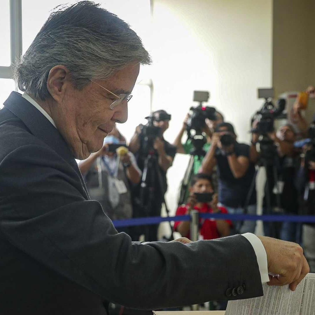Presidente de Ecuador acepta el ‘no’ tras referéndum
