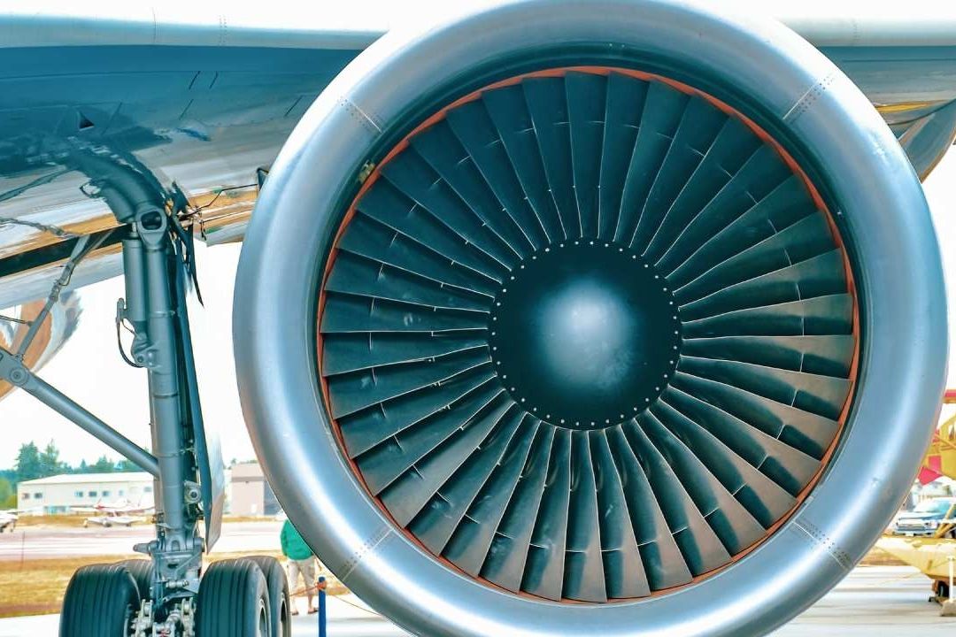 Trabajador es Succionado por Turbina de Avión en EUA