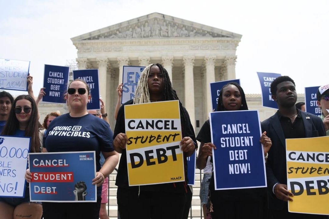 El Tribunal Supremo de EUA anuló el plan del gobierno de Joe Biden para cancelar la deuda estudiantil de estudiantes universitarios