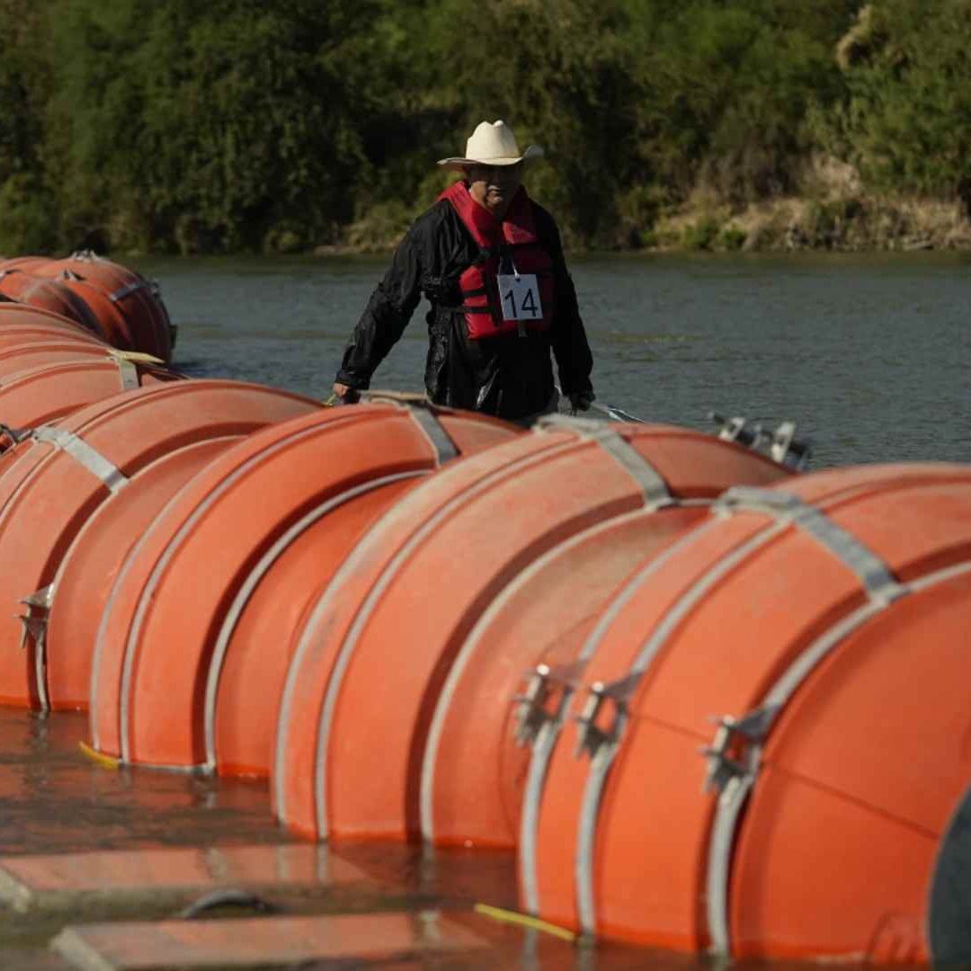 Juez de EUA Ordena a Texas Retirar Boyas en Frontera con México