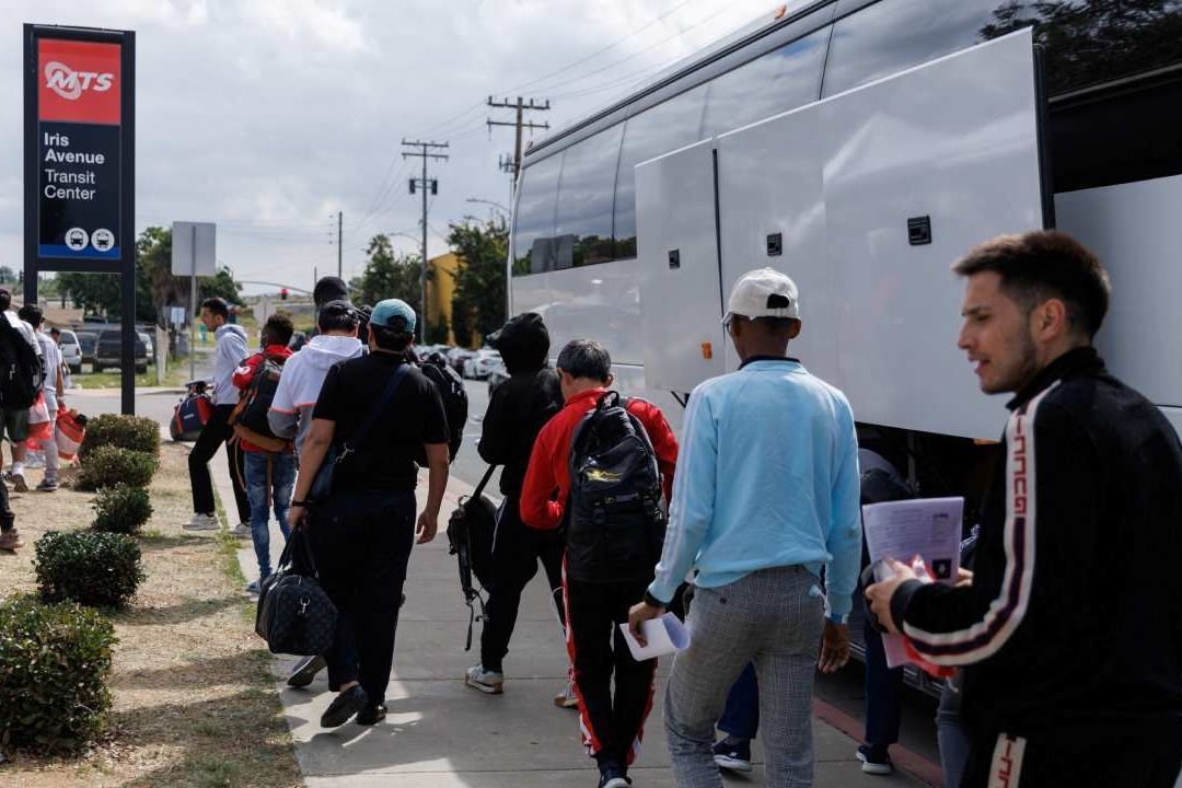 El presidente demócrata Joe Biden, que busca la reelección en 2024, se ha enfrentado a una cifra récord de cruces ilegales en la frontera