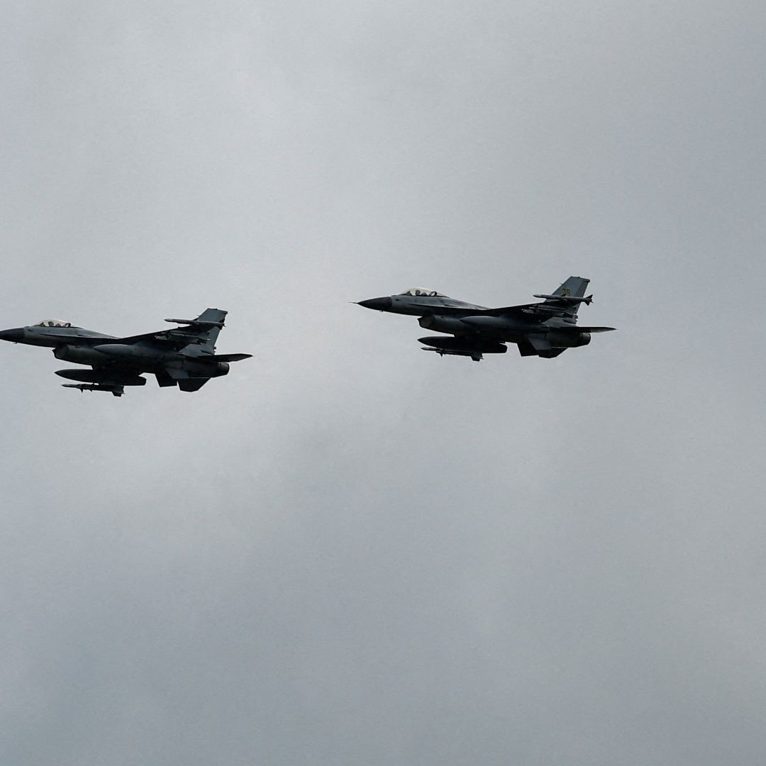 El Estado Mayor del Ejército de Ucrania confirmó que un caza F-16 de fabricación estadounidense se estrelló cuando repelía un ataque de misiles rusos