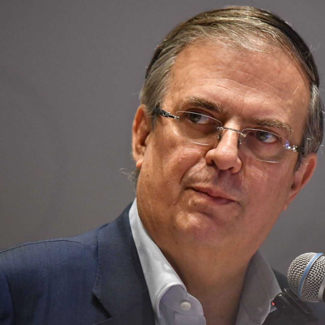Marcelo Ebrard durante encuentro con jóvenes emprendedores