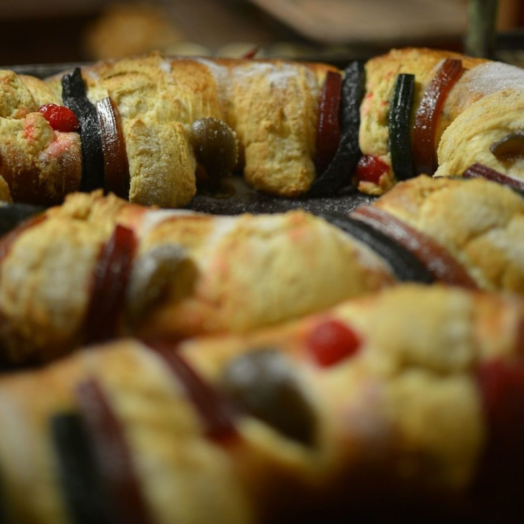 Partir rosca de Reyes el 6 de enero es una tradición en México: Cuál es el precio en 2025