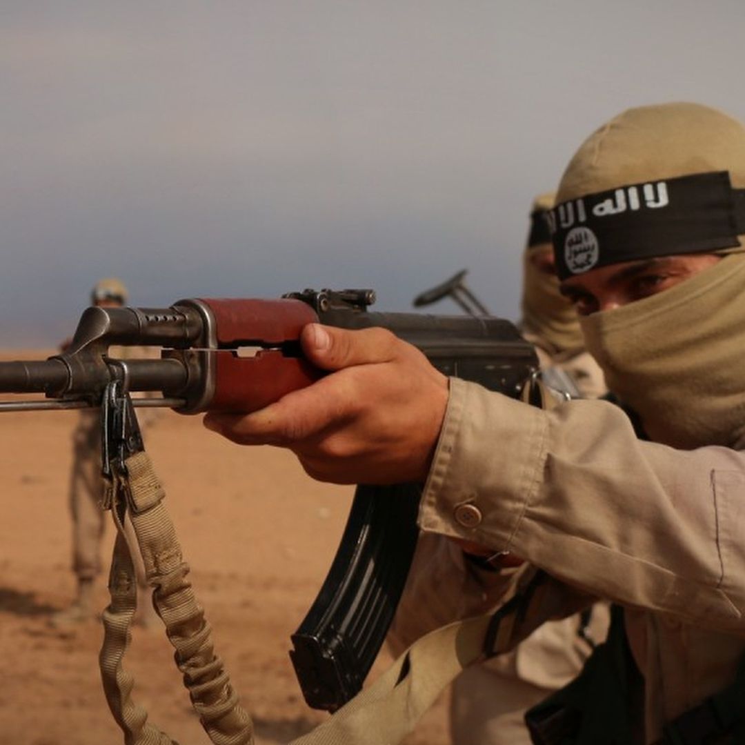 Estados Unidos Ataca Objetivos Estratégicos de ISIS en Siria en Respuesta a Atentado en Palmira