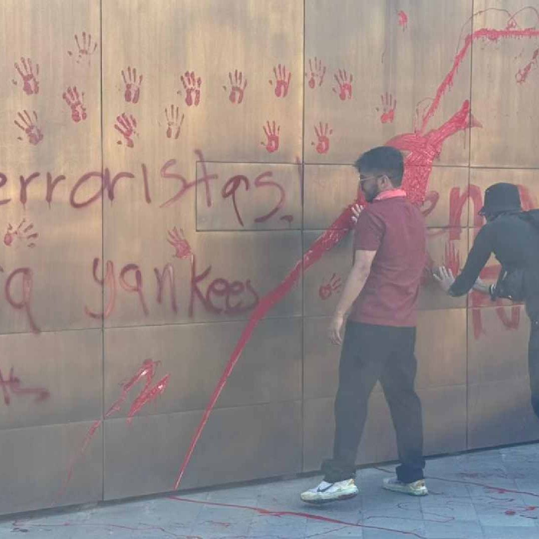 Vandalizan Embajada de Estados Unidos en Mèxico. Foto: N+