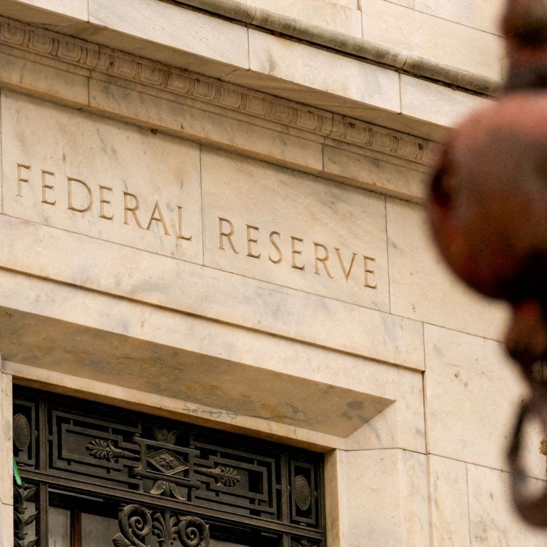 La Reserva Federal enfatizó su compromiso firme con apoyar el máximo empleo y retornar la inflación a su objetivo del 2%.