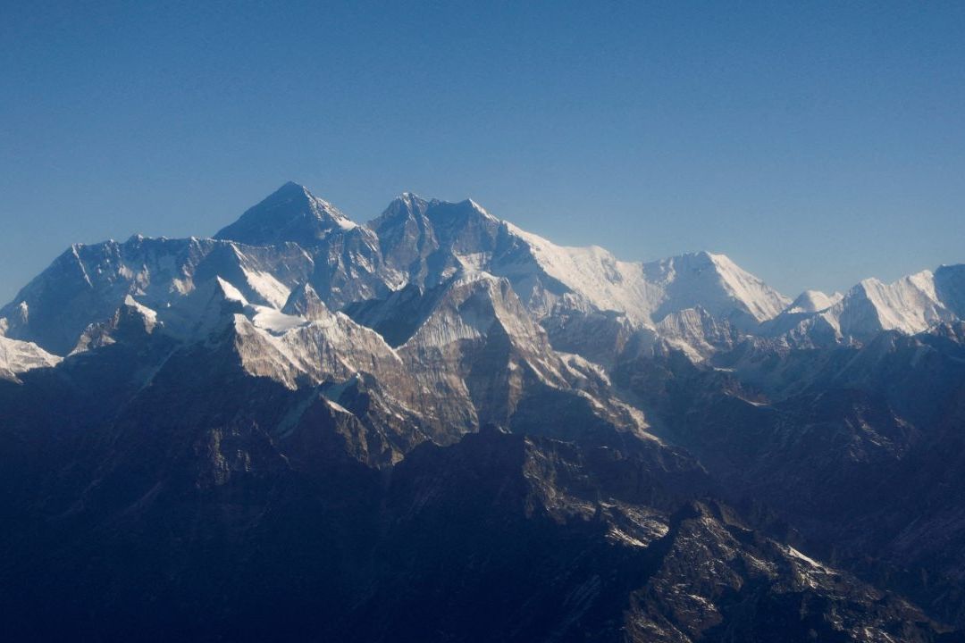 Desaparece Helicóptero Con 6 Personas a Bordo Cerca del Everest