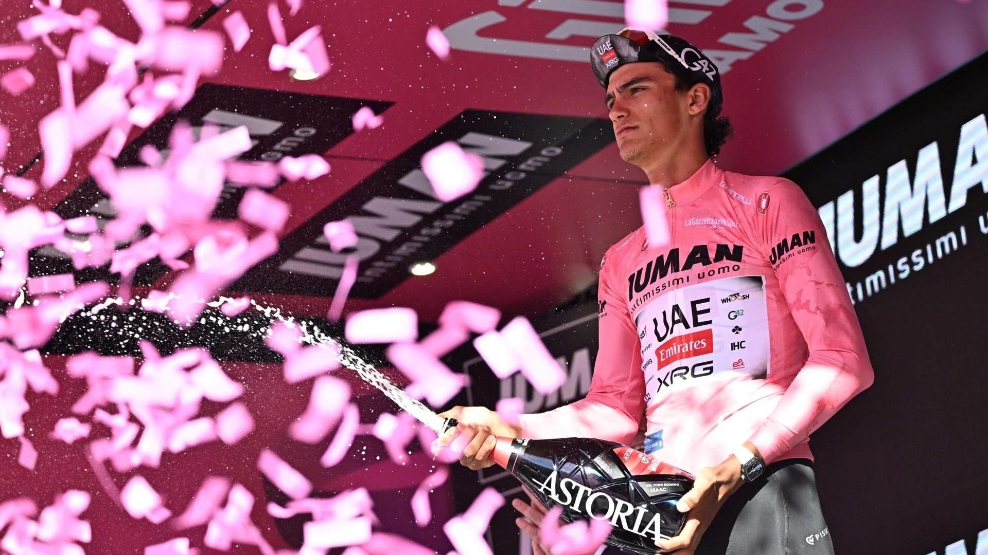 Isaac del Toro en la celebración del Giro de Italia