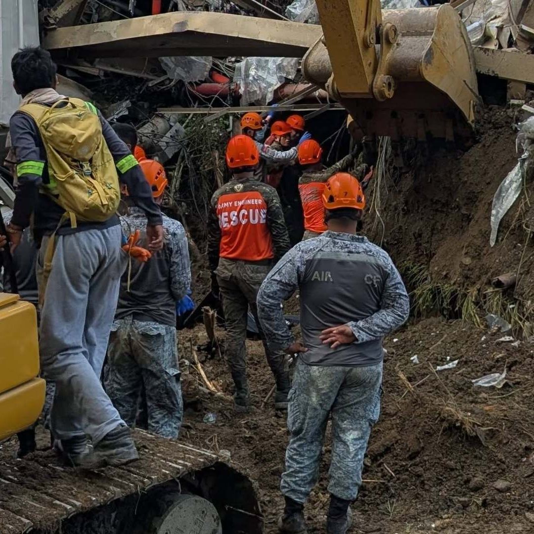 Avalancha en Tiradero de Basura, en Manila, Filipinas, Sepulta a Decenas de Trabajadores