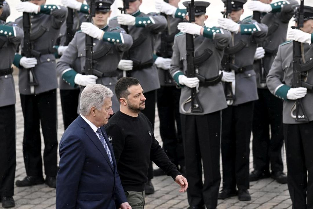 Zelenski Realiza Visita Sorpresa a Finlandia Para Cumbre