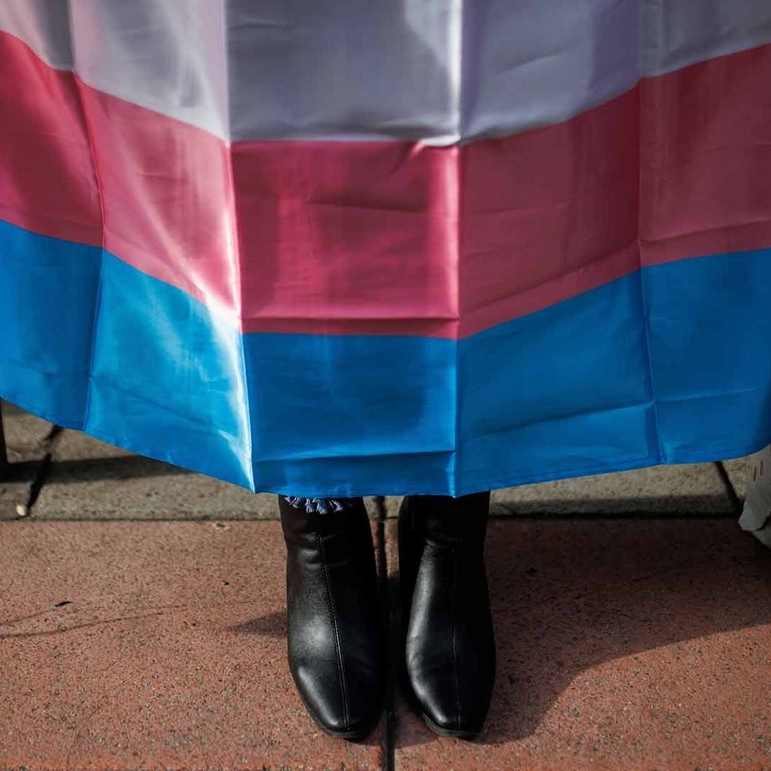 La medida prohibe la aplicación de hormonas, bloqueadores de la pubertad y las cirugías para tratar la llamada disforia de género