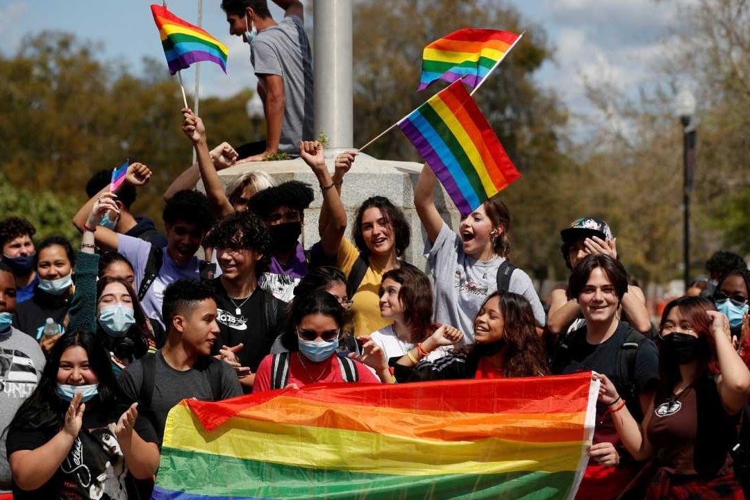 Para muchos se trata simplemente de un "truco político" del gobernador Ron DeSantis de cara a su previsible candidatura a la nominación republicana