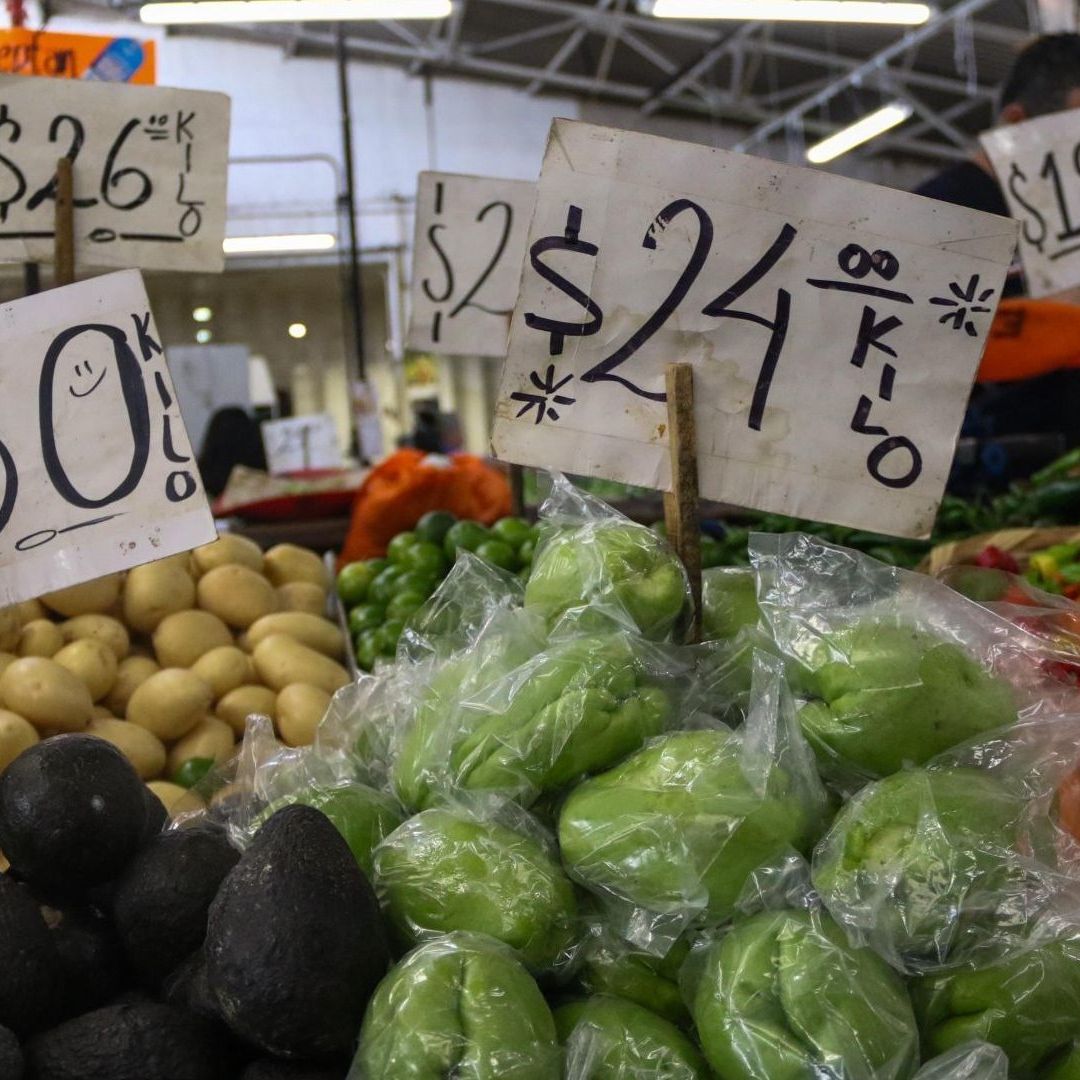 Puesto de verduras en mercado de CDMX