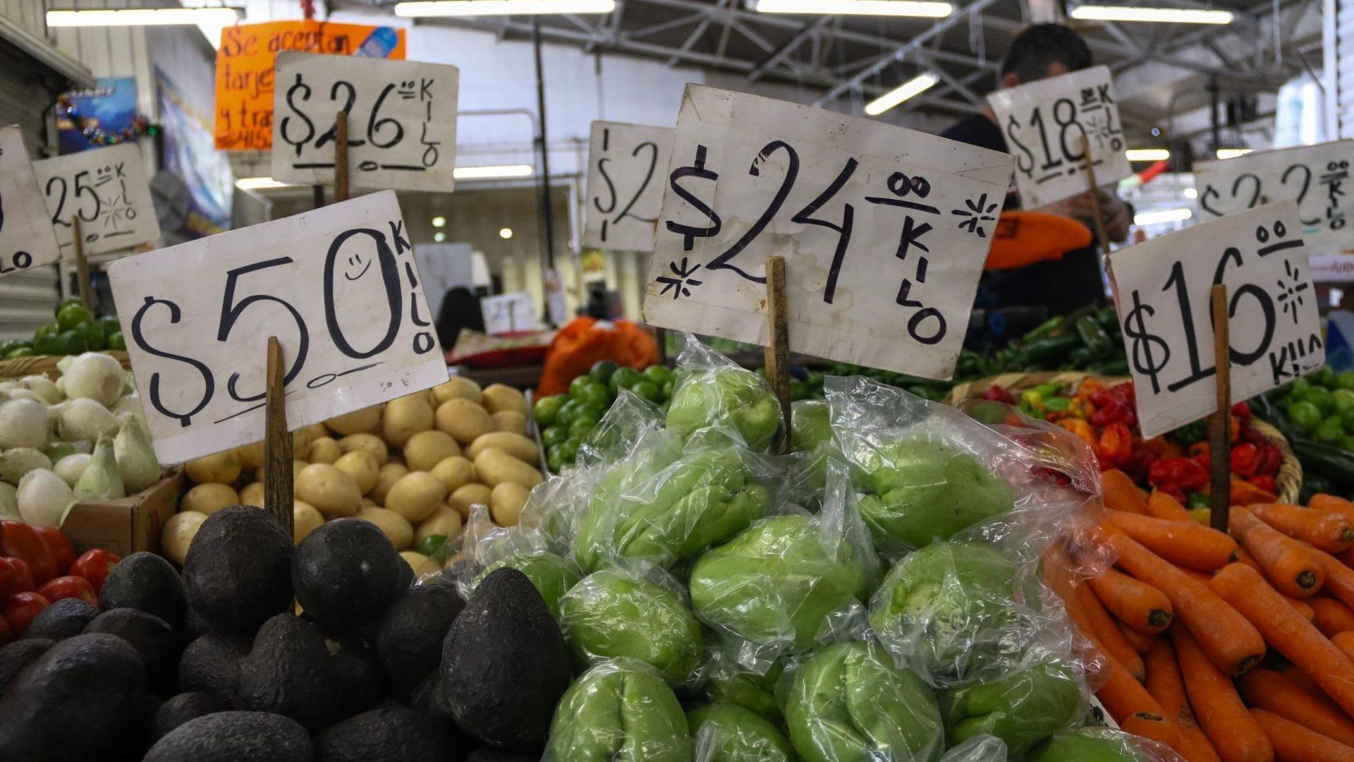 Puesto de verduras en mercado de CDMX
