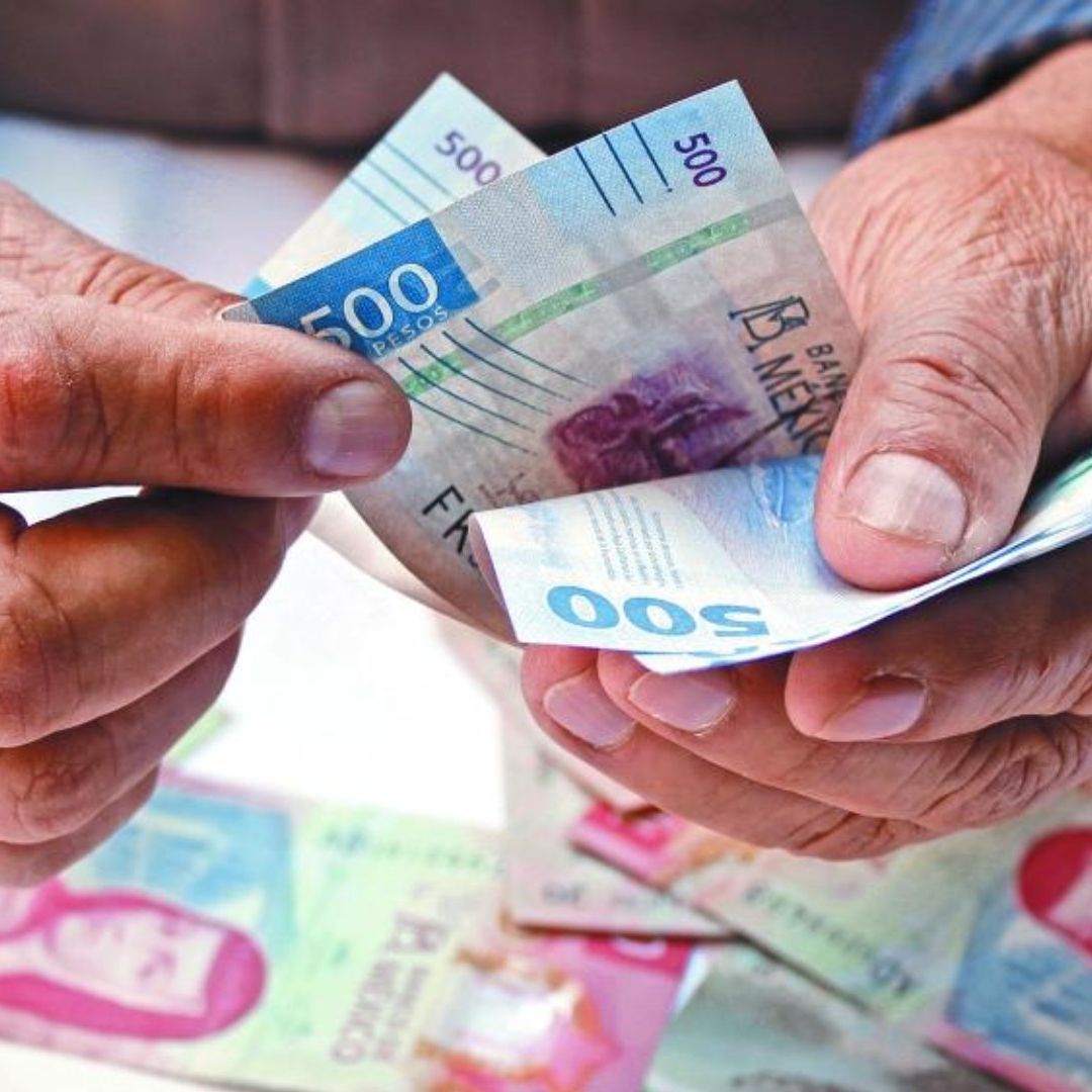 Peso Mexicano Rompe Racha Negativa y Gana tras Prórroga de 90 Días a Aranceles; Así Cerró