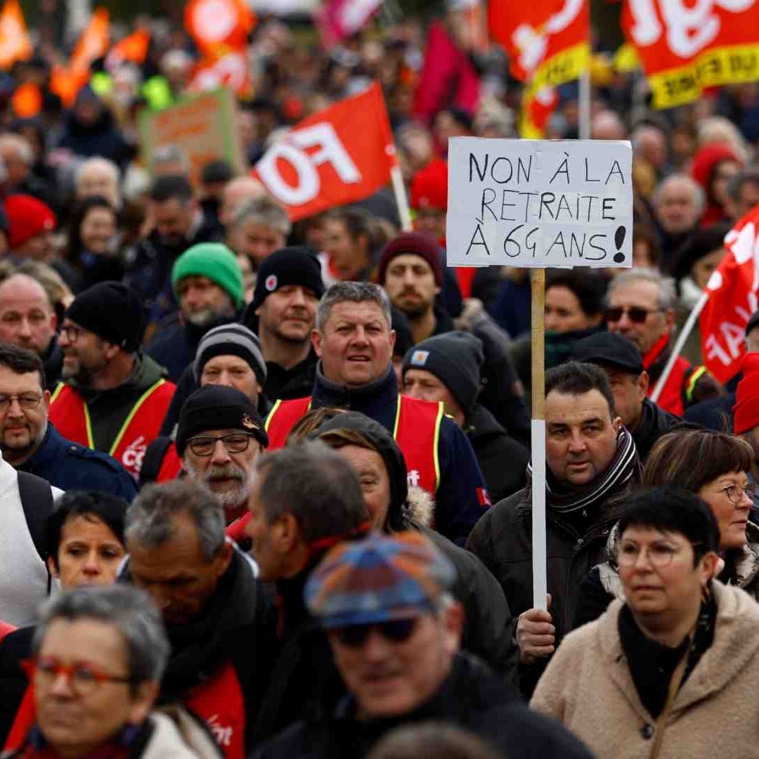 Bloqueos y protestas por reforma a pensiones en Francia