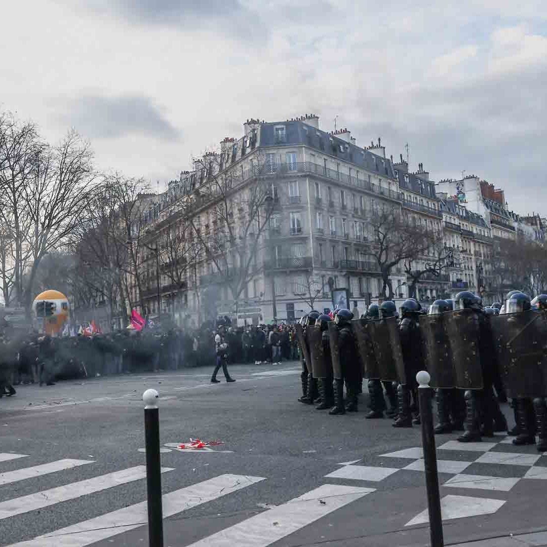 Continúan Huelgas contra Reformas de Pensiones en Francia