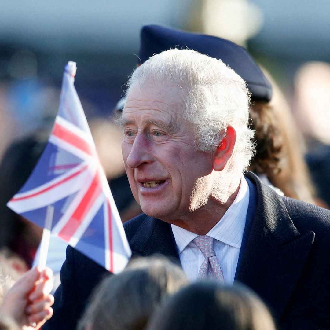 Visita del Rey Carlos III a Francia, Aplazada por Protestas