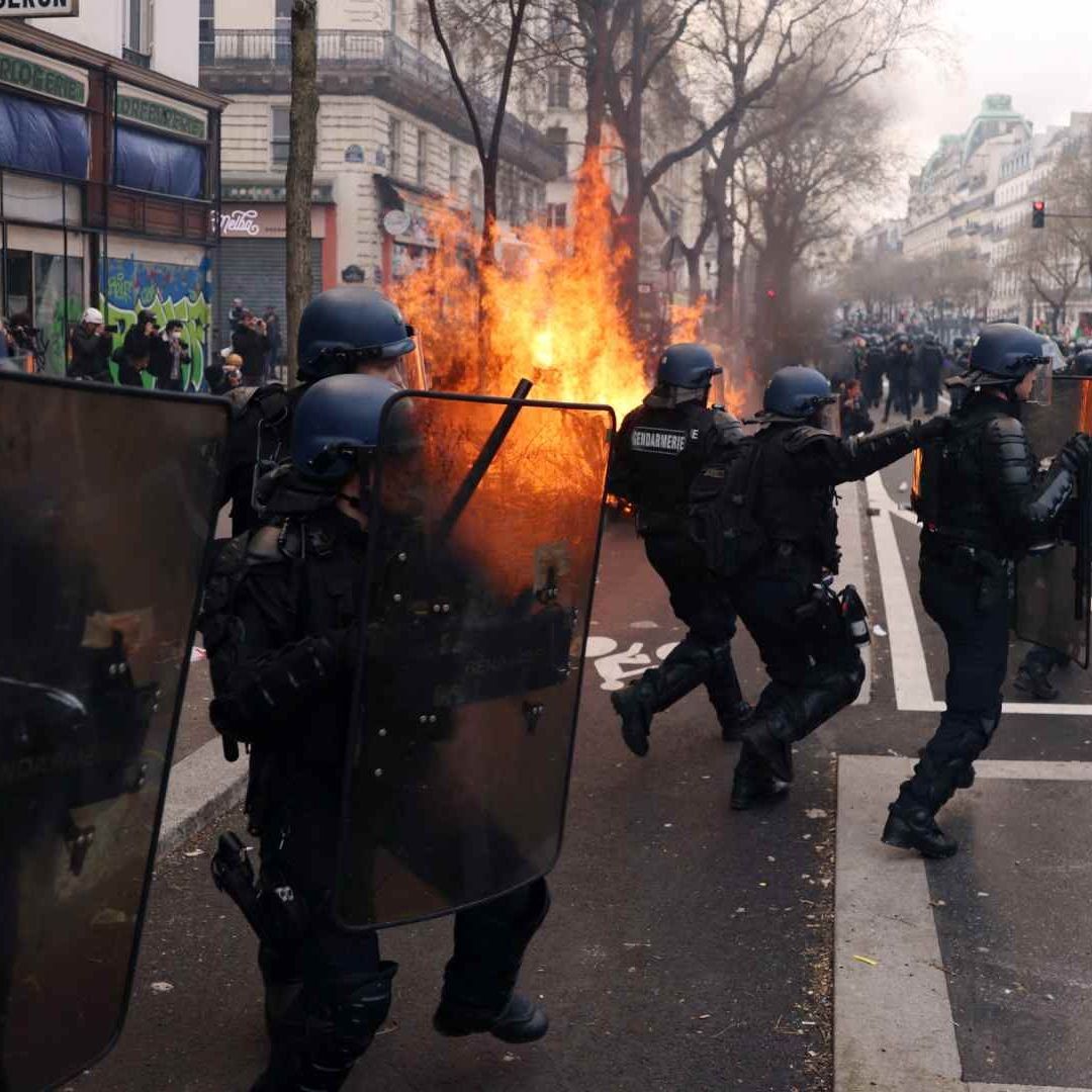 Crónica de las protestas en Francia contra la reforma de pensiones de Macron