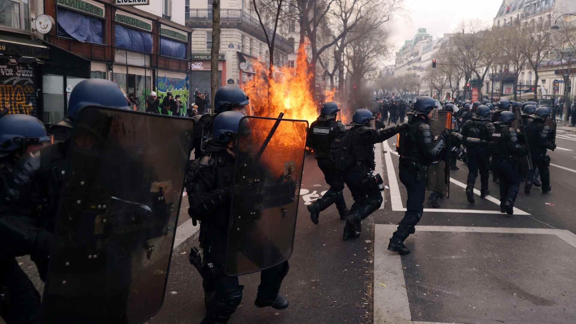 Crónica de las protestas en Francia contra la reforma de pensiones de Macron