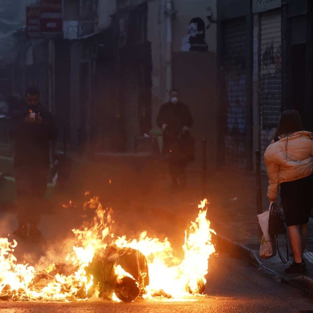 Francia: Suben protestas tras validar reforma de pensiones