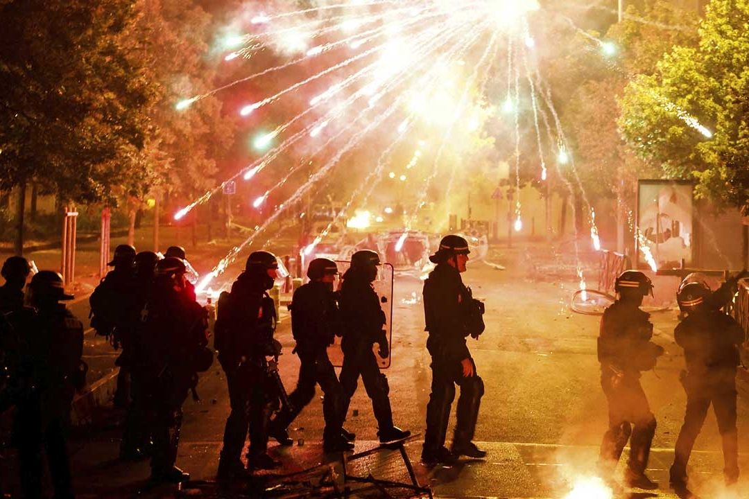 Fotos de los Disturbios en Francia Tras Asesinato de Nahel a Manos de Policía
