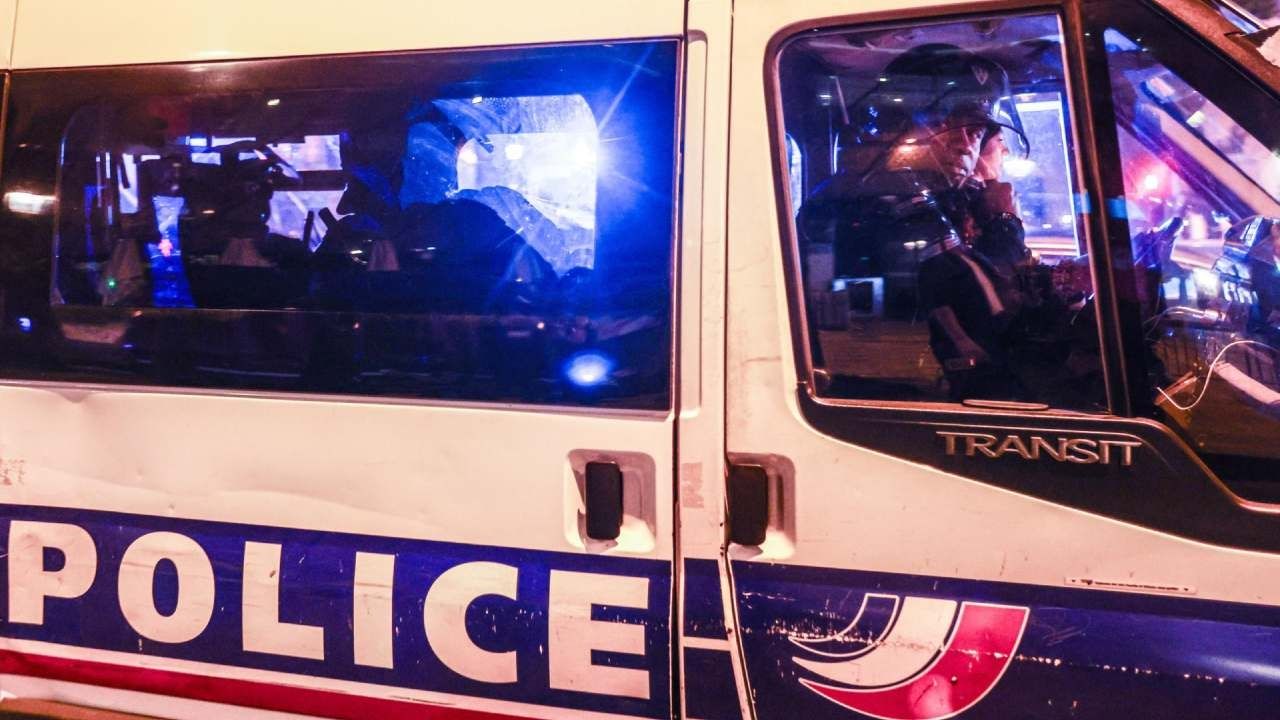 Estrellan Auto contra Casa de un Alcalde en Francia
