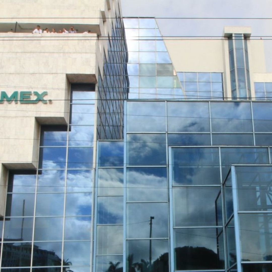 Fachada de edificio de Pemex