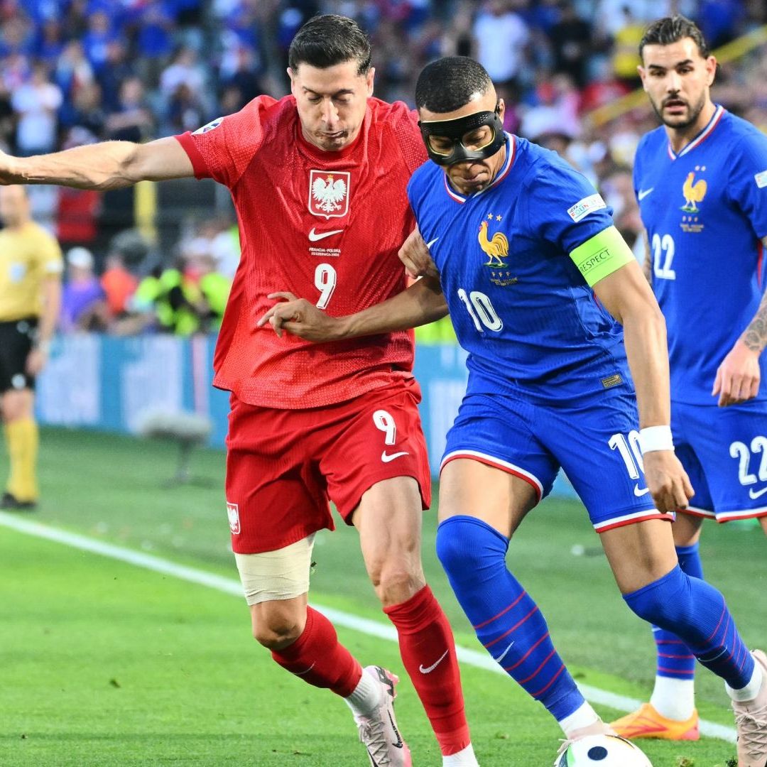 Mbappé y Lewandowski tuvieron un buen duelo. Foto AFP