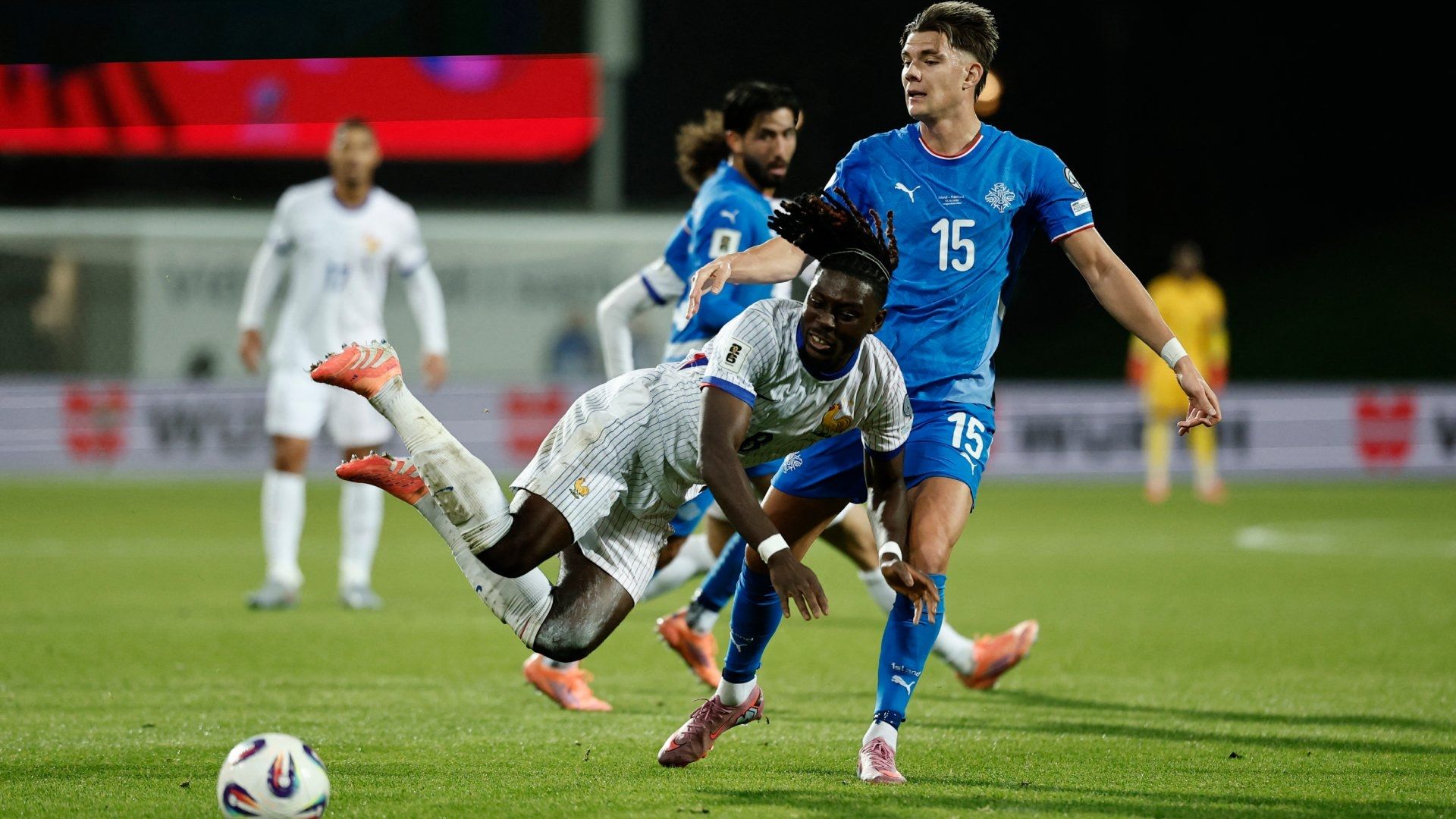 Francia dominó gran parte del encuentro, pero sus intentos fueron enfriados por la selección de Islandia.