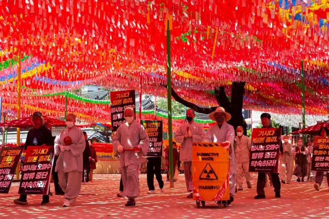 Protestas en Japón Contra Plan de Verter Agua al Mar de Planta Fukushima