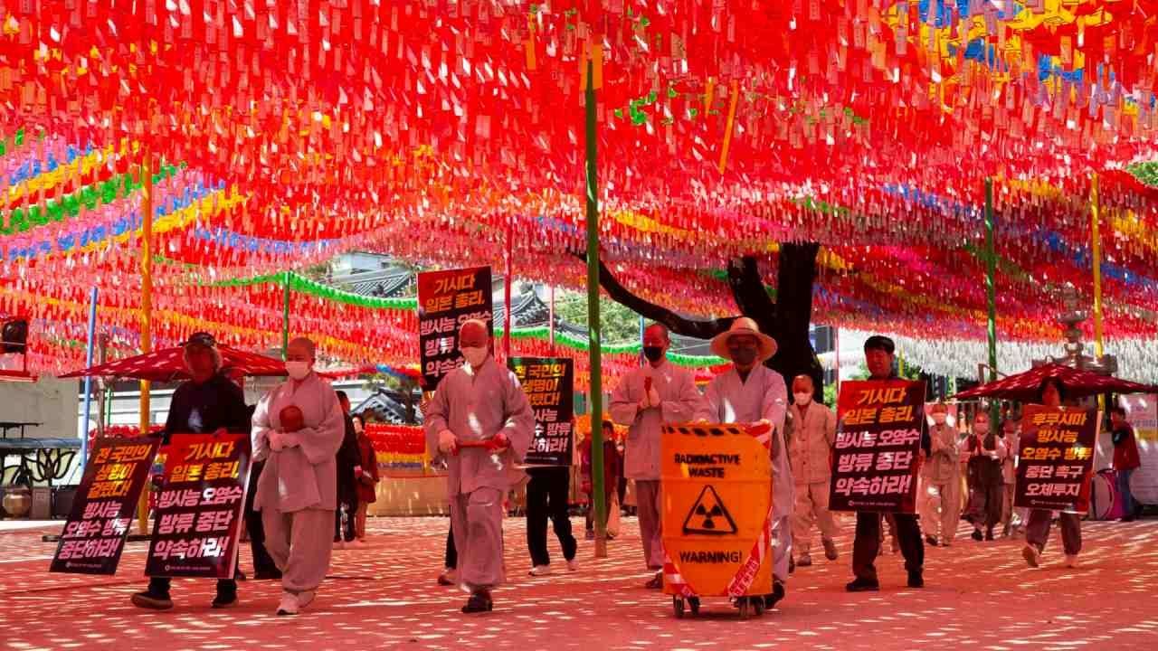 Protestas en Japón Contra Plan de Verter Agua al Mar de Planta Fukushima