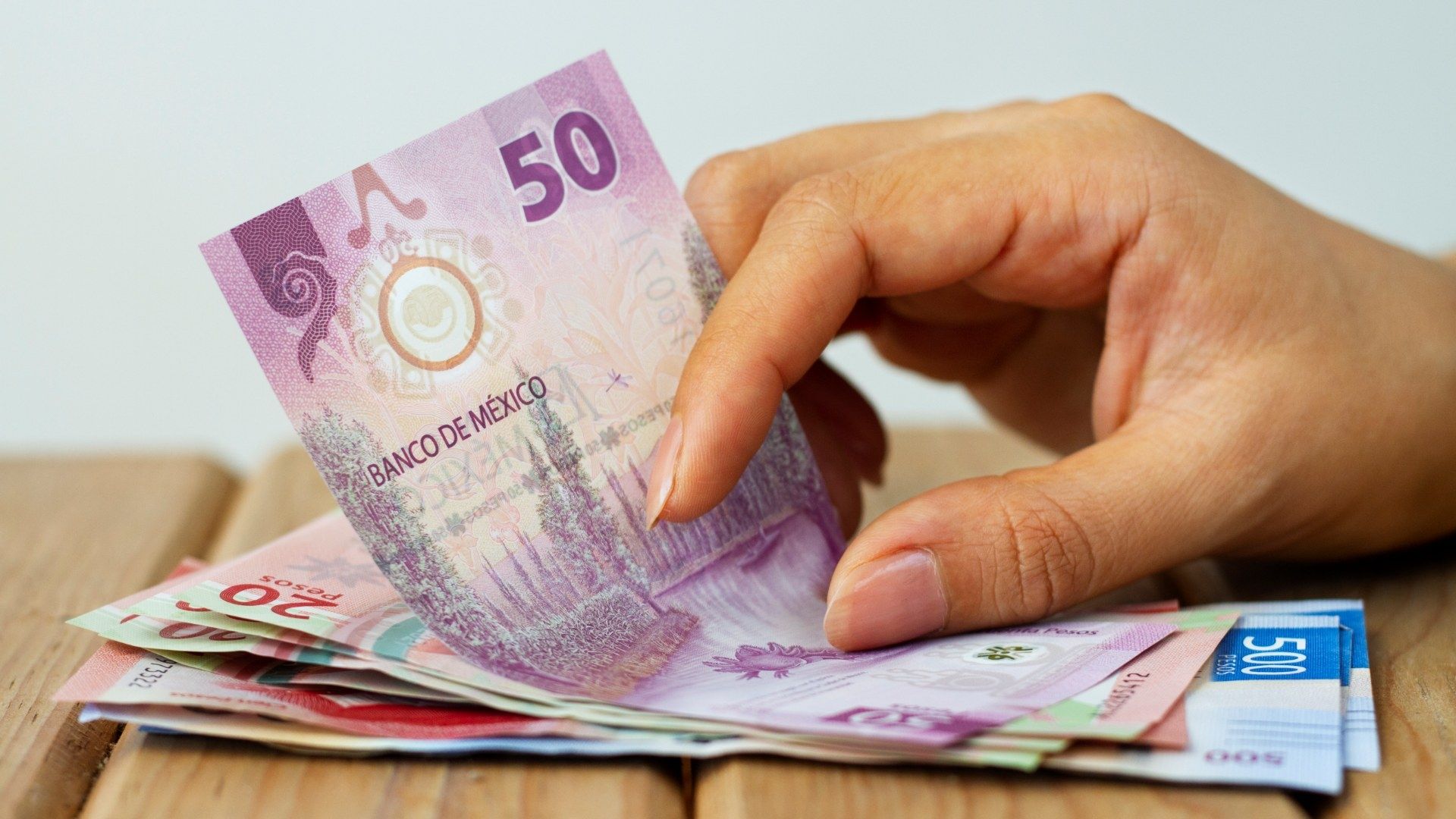 Llegará menos pago de aguinaldo 2025 por ISR a quiénes y cuánto impuesto te quitan en México