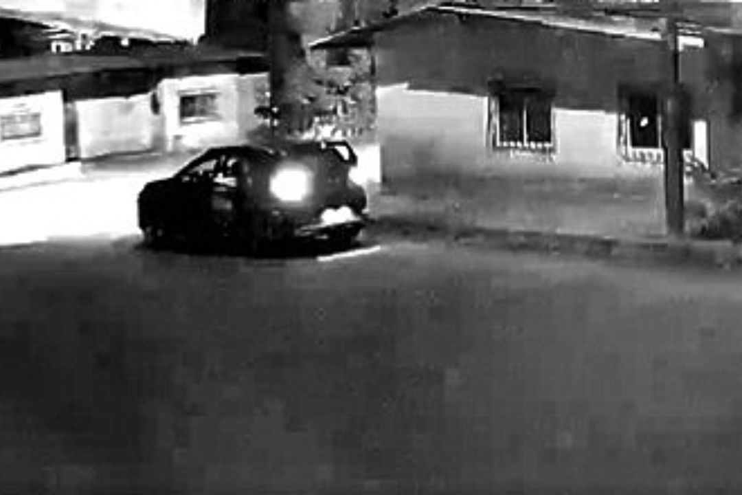 Un grupo de delincuentes murieron tras olvidar lanzar una granada activa dentro del carro en el que huían