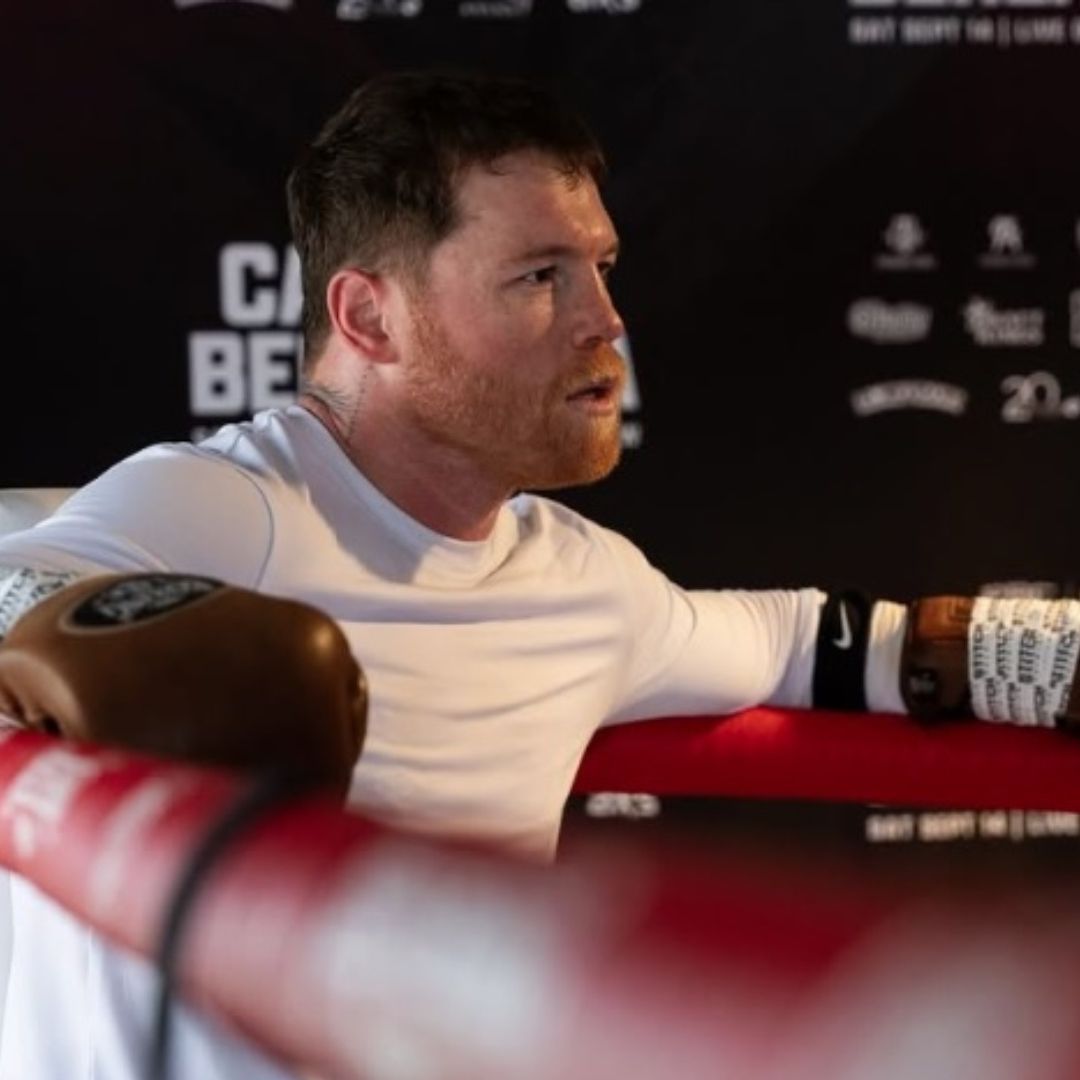 En su reciente pelea, Saúl Álvarez perdió ante Terrence Crawford, así que regresará en busca de gloria.