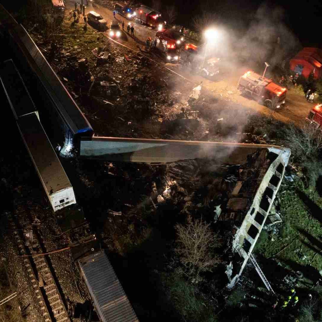 Sube a 32 la cifra de muertos por choque de tren en Grecia