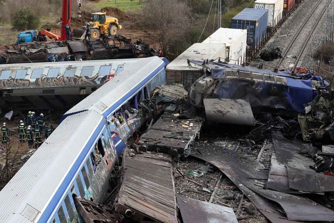 Luto nacional en Grecia por víctimas de choque de trenes