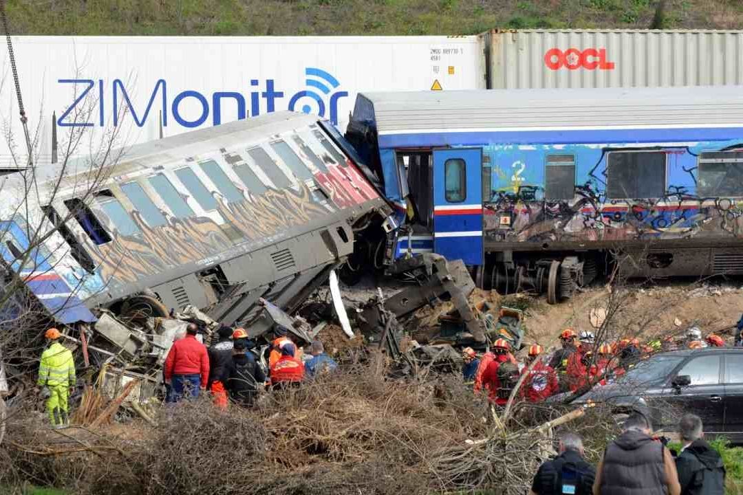 Ministro de Transportes de Grecia renuncia tras el choque de trenes