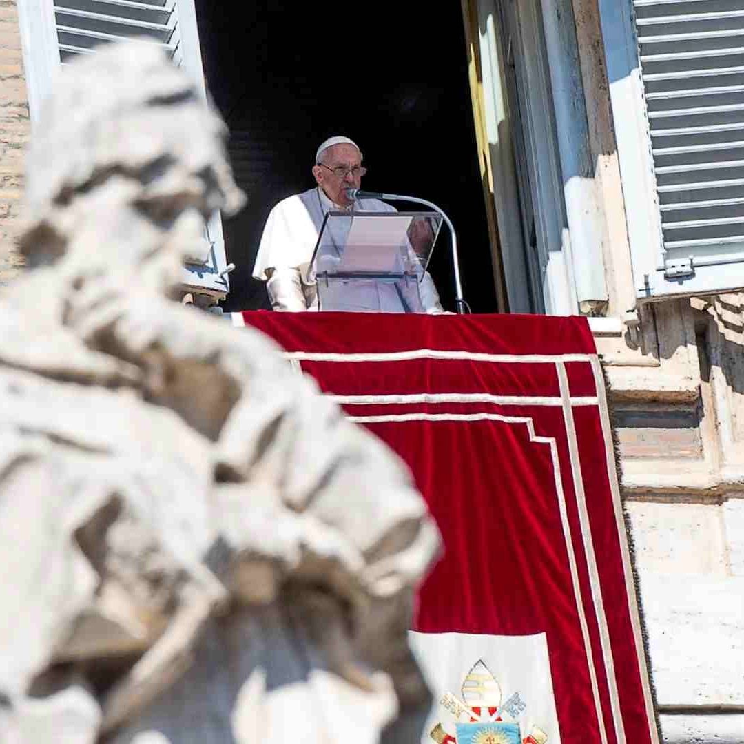 El papa Francisco recordó hoy a las víctimas del accidente de trenes