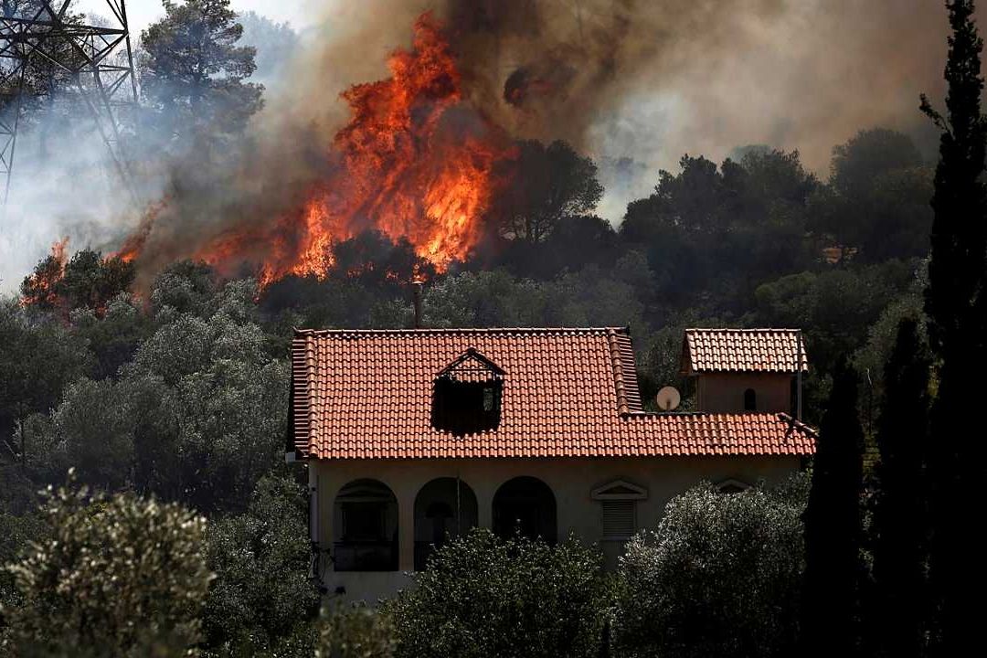 Un incendio forestal se desató en Grecia; autoridades desalojan varias localidades