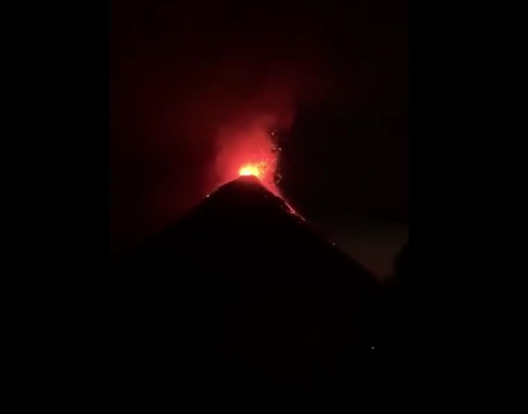 El volcán de Fuego presentó un incremento en su actividad