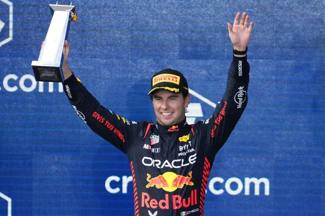 El piloto mexicano mantiene el segundo lugar en el mundial de pilotos