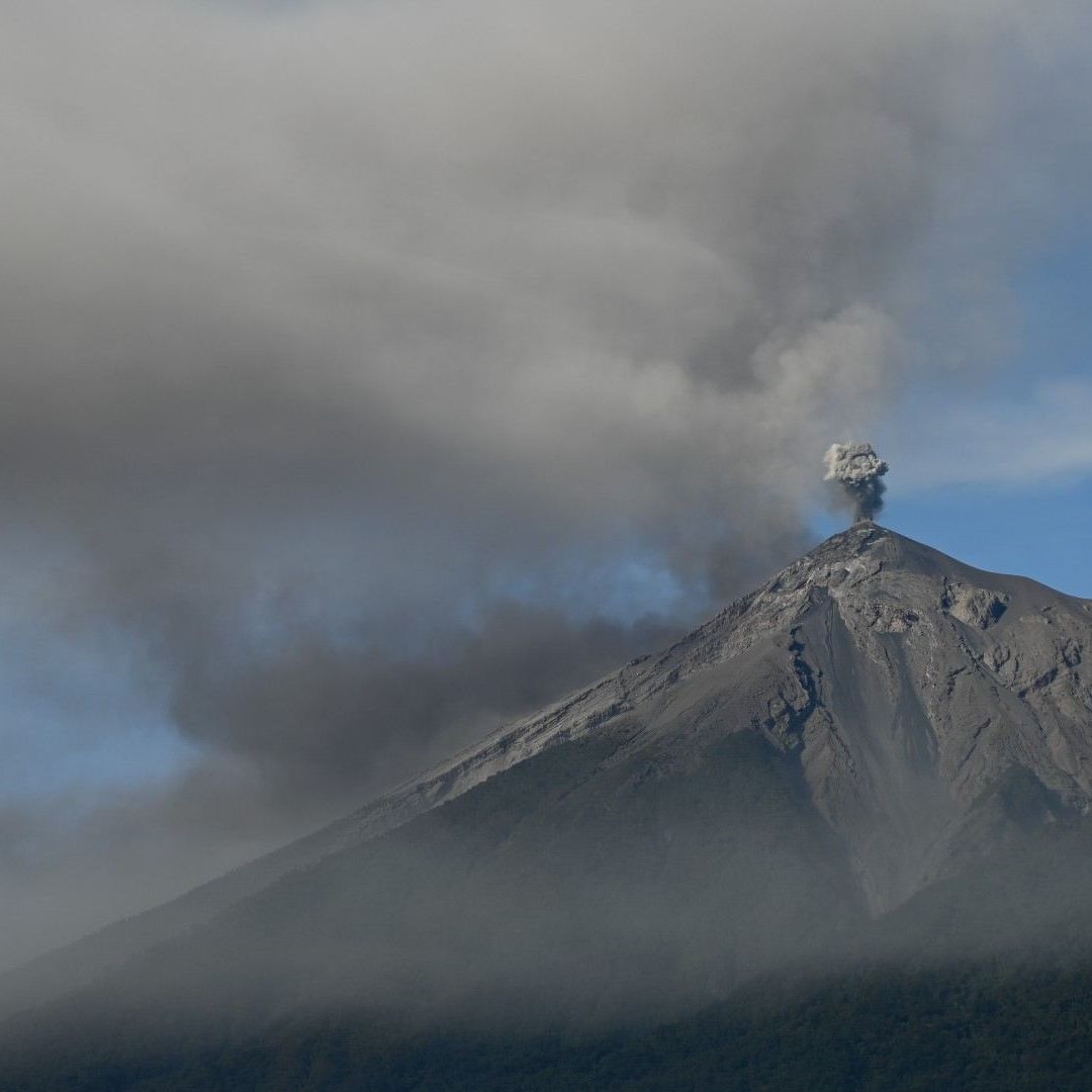Entrada en erupción del volcán de Fuego, el más activo de Centroamérica