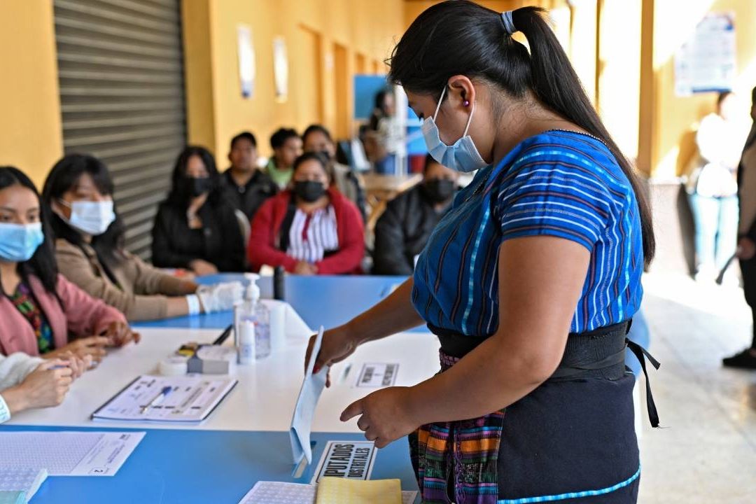 Los centros de votación abrieron a las 07:00 hora local y recibirán durante 13 horas los sufragios de 9.4 millones de ciudadanos