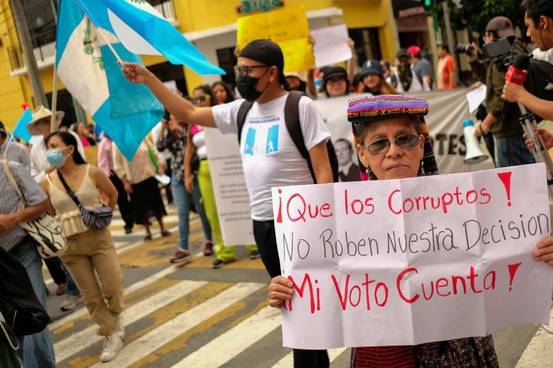 La decisión de las cortes de suspender los resultados, según expertos, podría tener como objetivo entorpecer el proceso electoral por la inconformidad de grupos afines al Gobierno de turno
